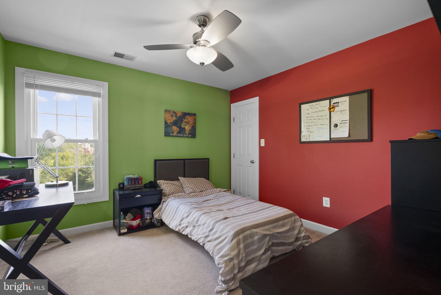 805 Lindsey Manor Ln Property Photo 32
