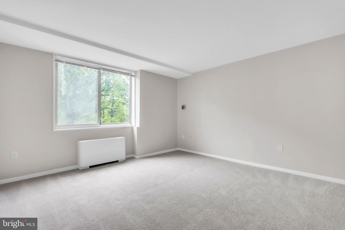 10401 Grosvenor Pl #410 Property Photo 11