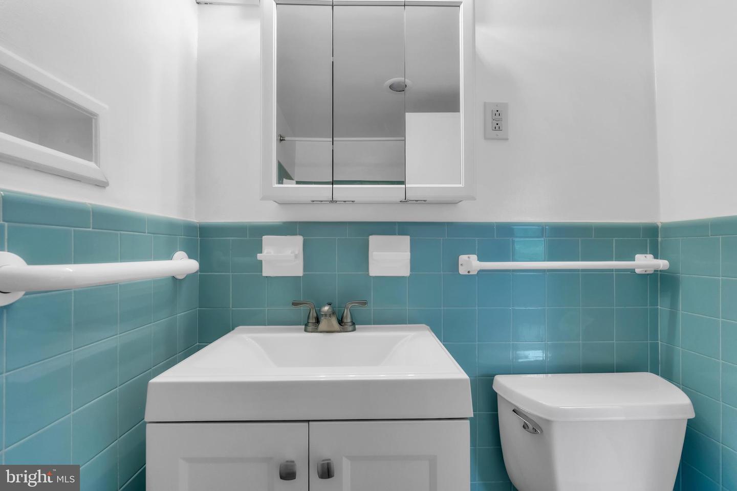 10401 Grosvenor Pl #410 Property Photo 14
