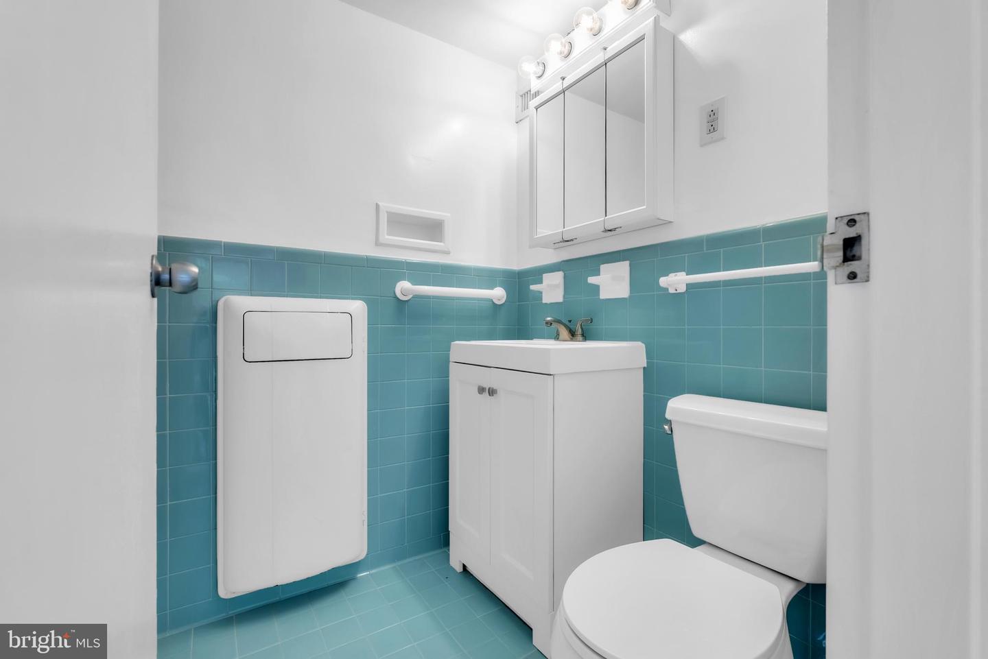 10401 Grosvenor Pl #410 Property Photo 15