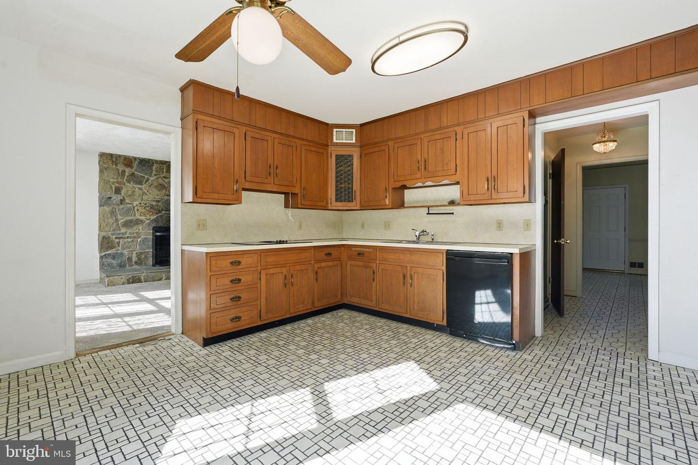 15901 Old Columbia Pike Property Photo 15