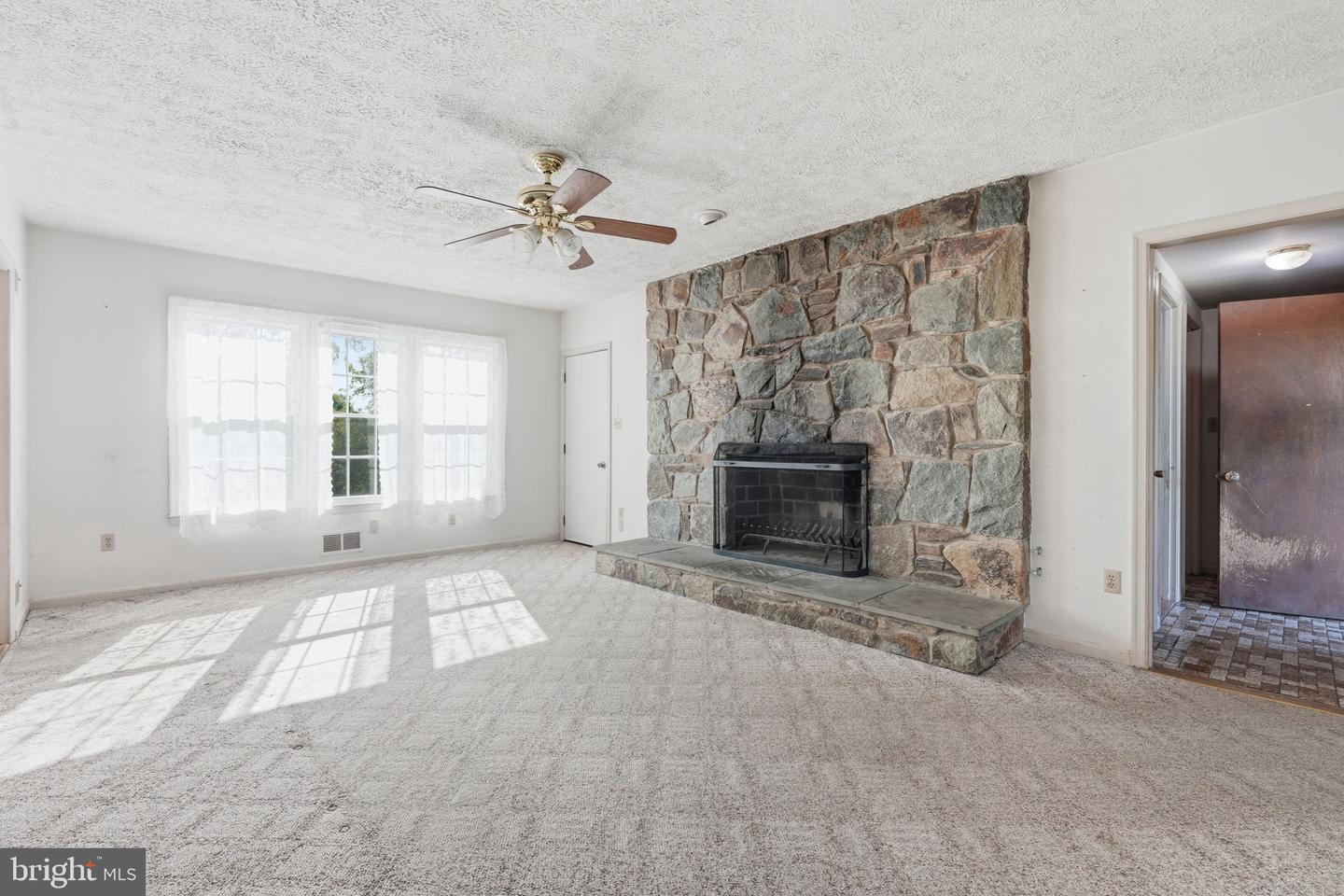 15901 Old Columbia Pike Property Photo 19