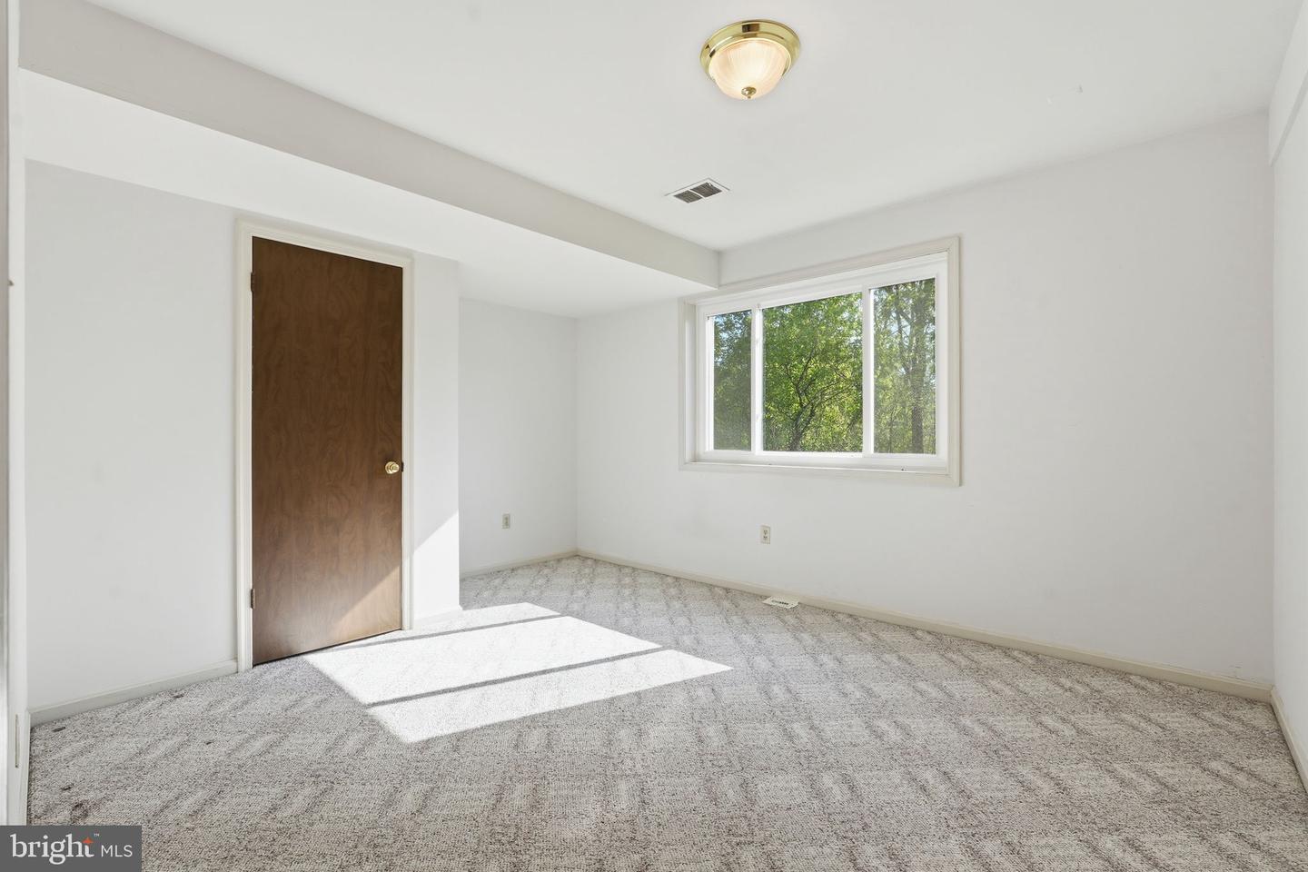 15901 Old Columbia Pike Property Photo 22