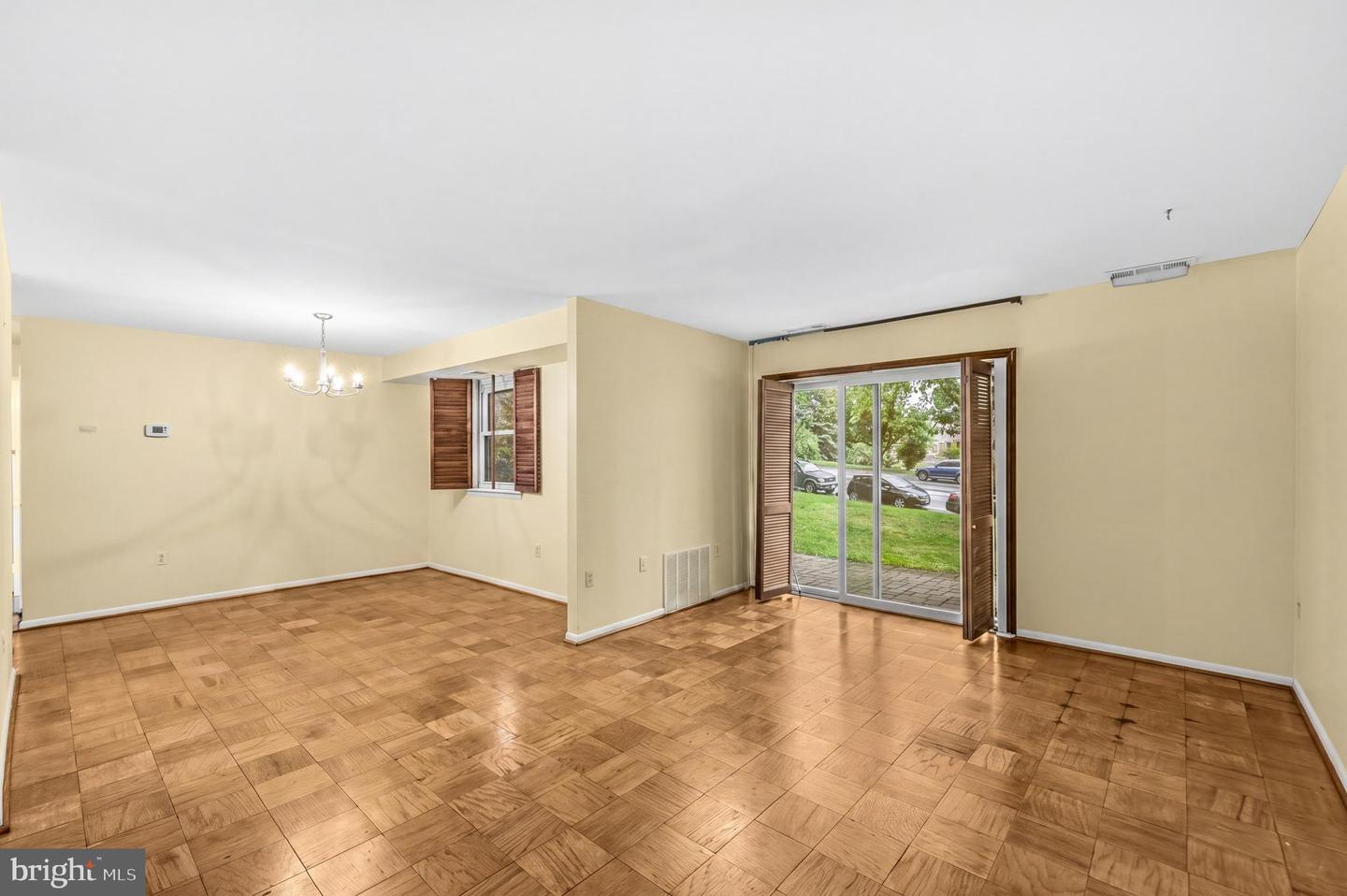 2305 Greenery Ln #t-2-3 Property Photo 4