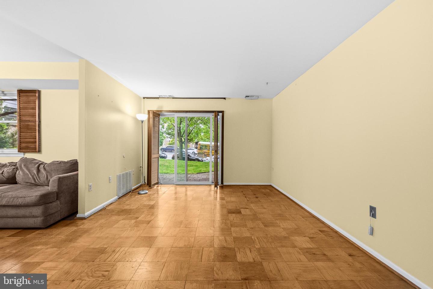 2305 Greenery Ln #t-2-3 Property Photo 6