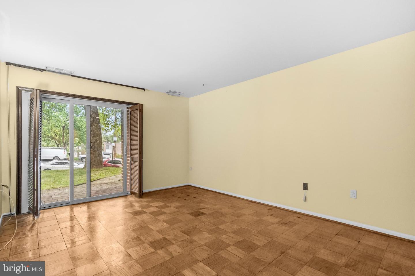 2305 Greenery Ln #t-2-3 Property Photo 7