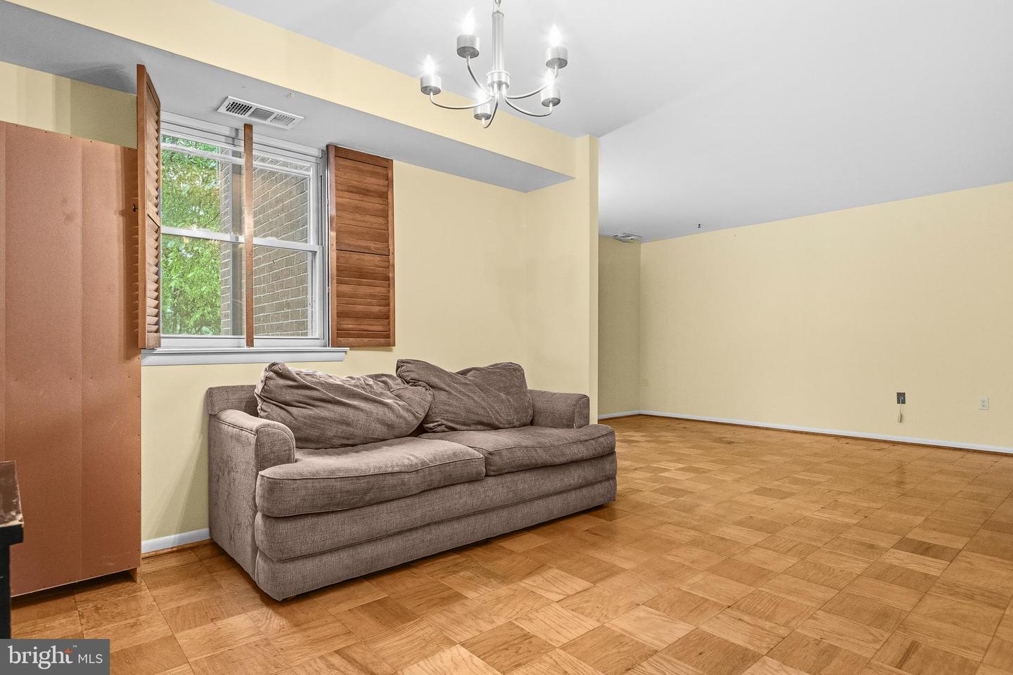 2305 Greenery Ln #t-2-3 Property Photo 10