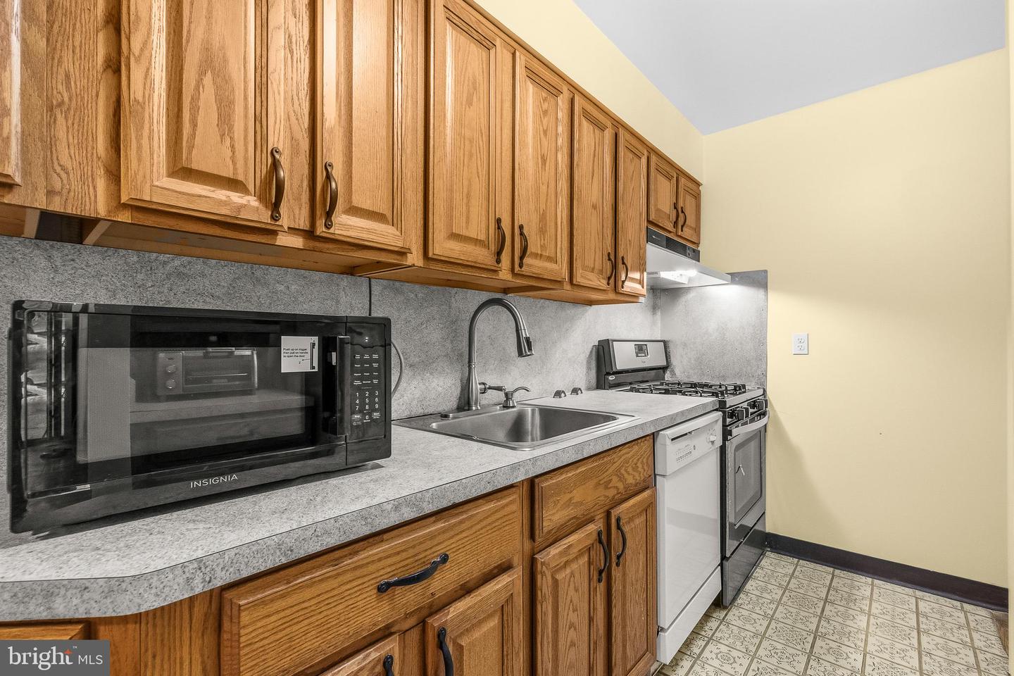 2305 Greenery Ln #t-2-3 Property Photo 12