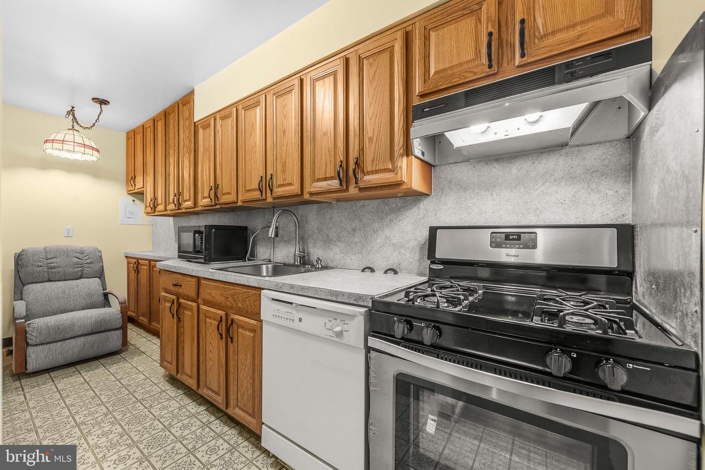 2305 Greenery Ln #t-2-3 Property Photo 16