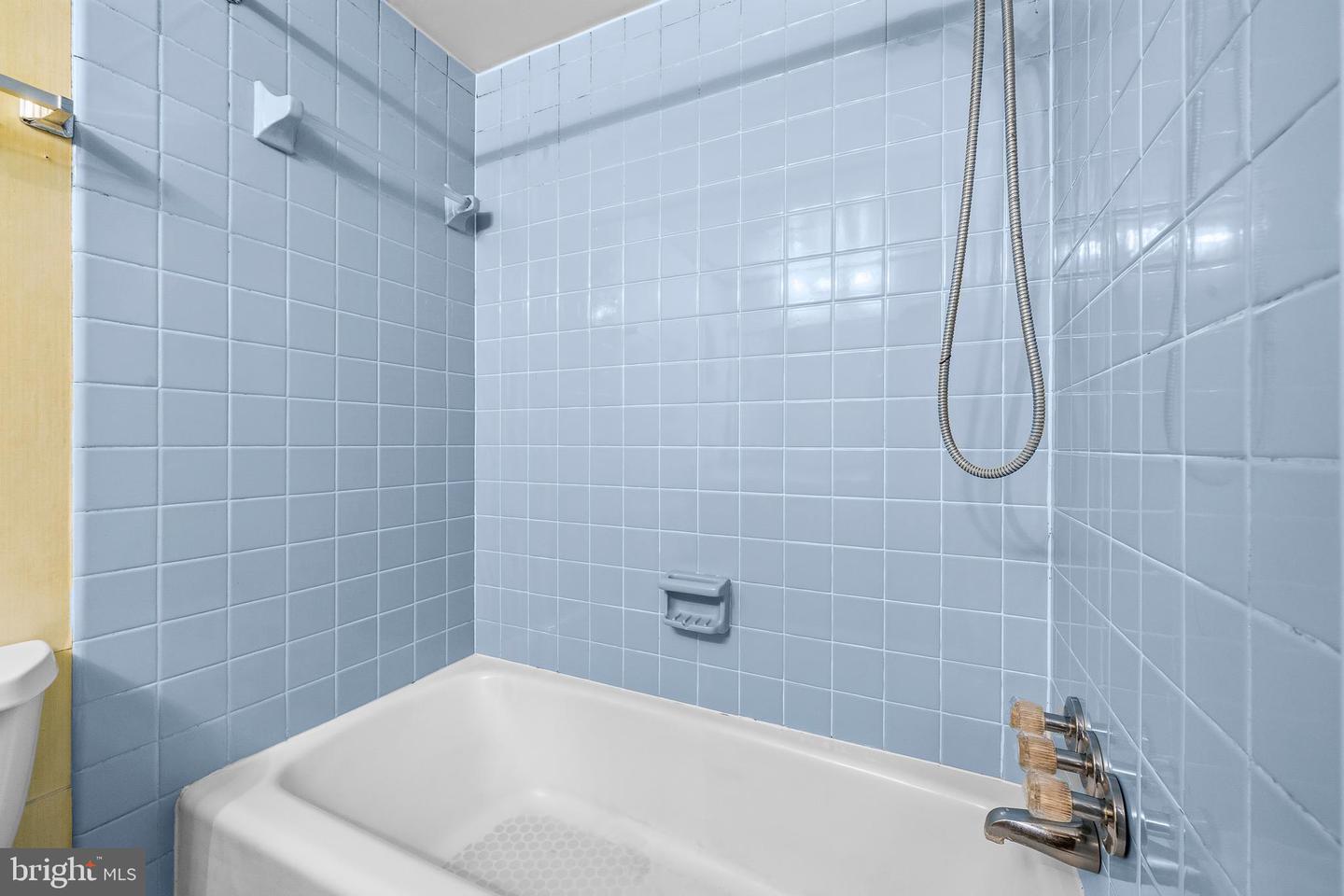 2305 Greenery Ln #t-2-3 Property Photo 18