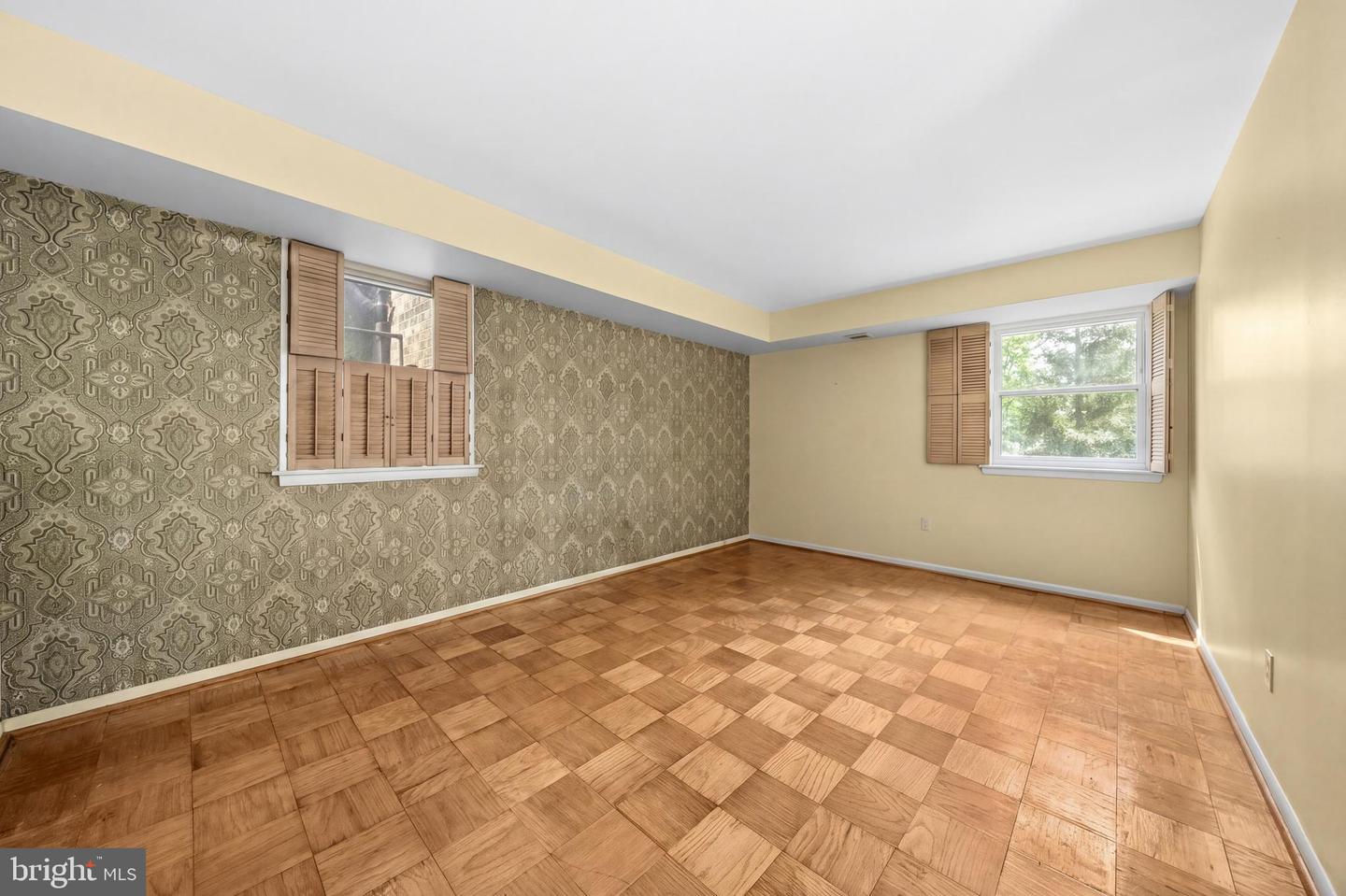 2305 Greenery Ln #t-2-3 Property Photo 21