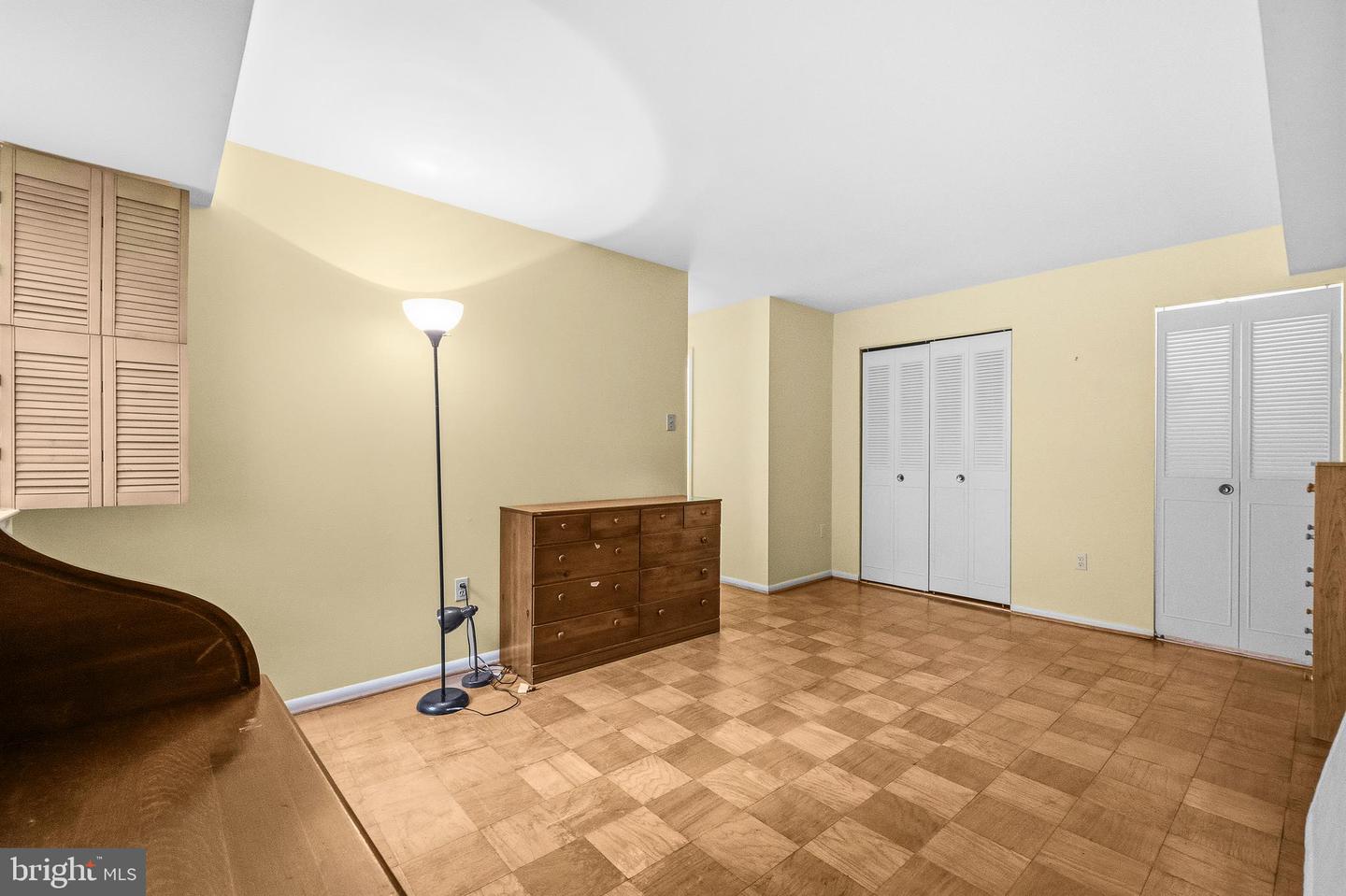 2305 Greenery Ln #t-2-3 Property Photo 23