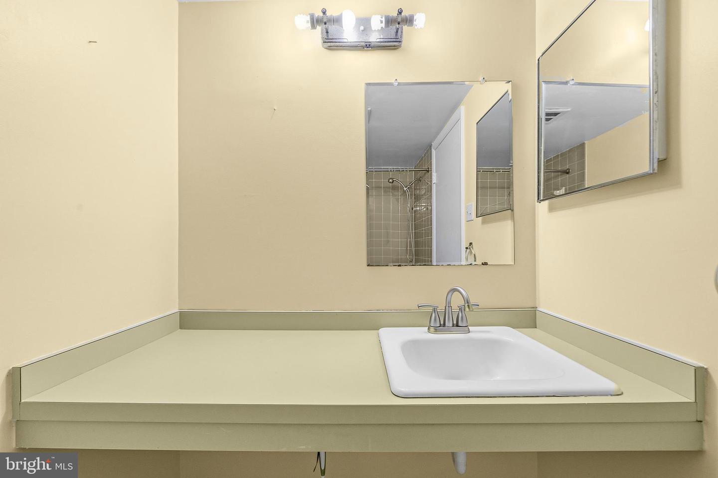2305 Greenery Ln #t-2-3 Property Photo 26