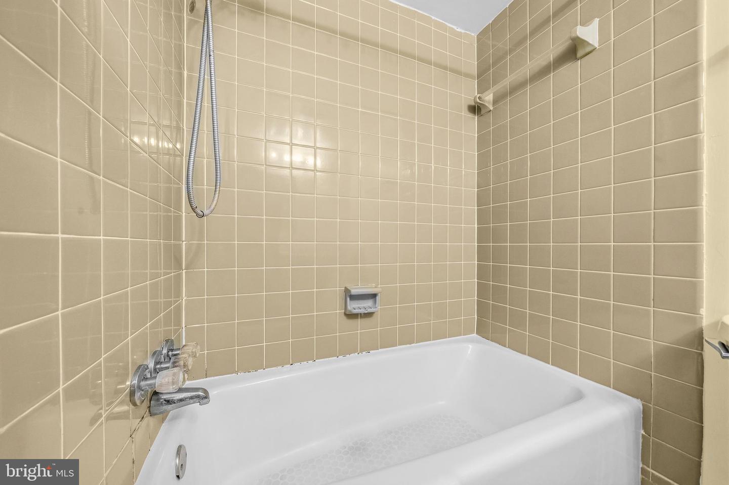 2305 Greenery Ln #t-2-3 Property Photo 27