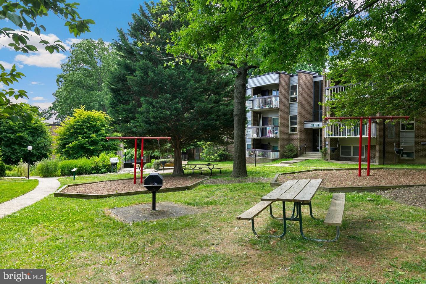 2305 Greenery Ln #t-2-3 Property Photo 35