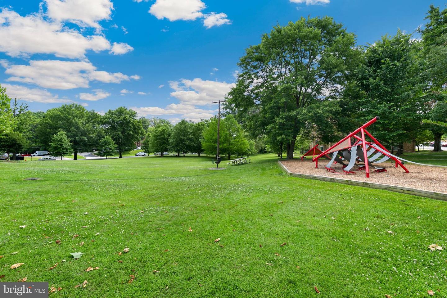 2305 Greenery Ln #t-2-3 Property Photo 37