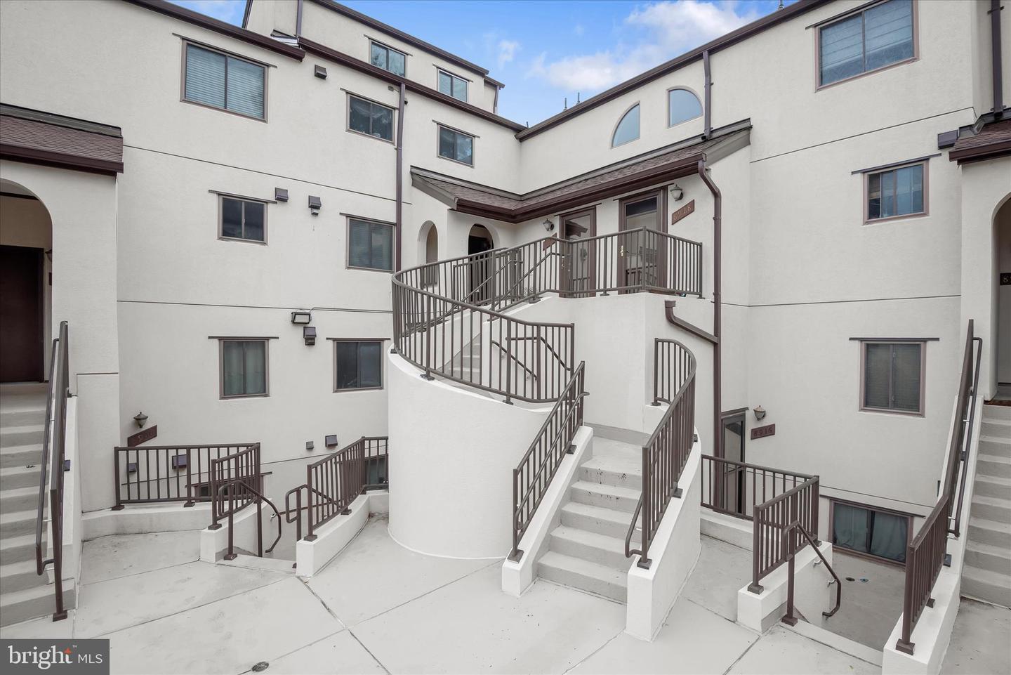 8908 Battery Pl #5 Property Photo 1