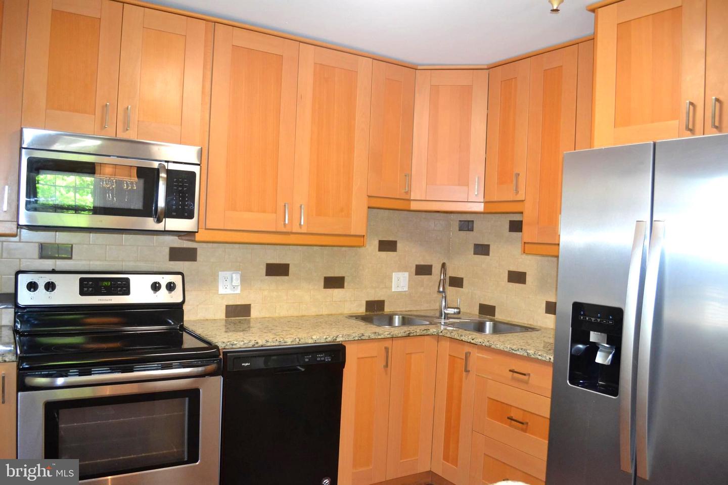 1 Ingleside Ct Property Photo 3