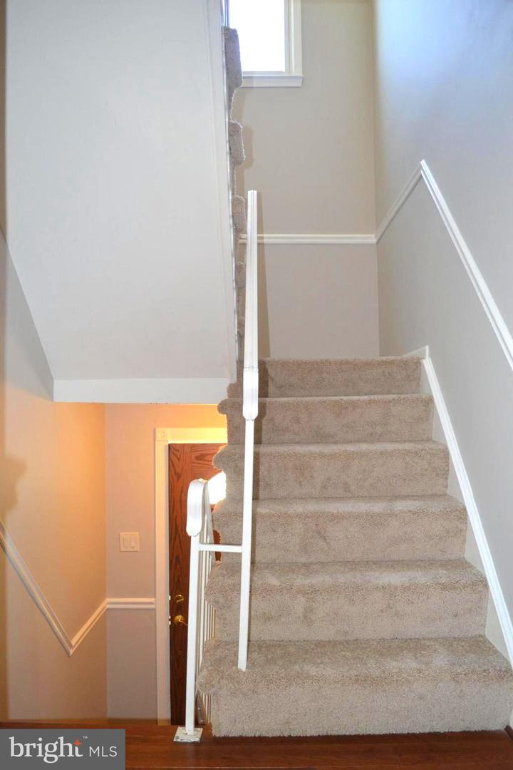 1 Ingleside Ct Property Photo 8