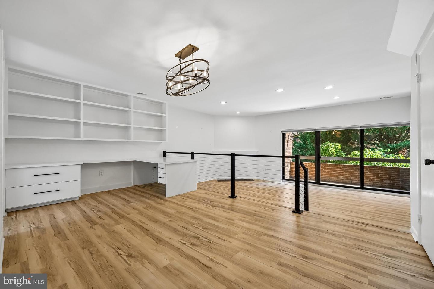 5229 King Charles Way #1-6 Property Photo 1