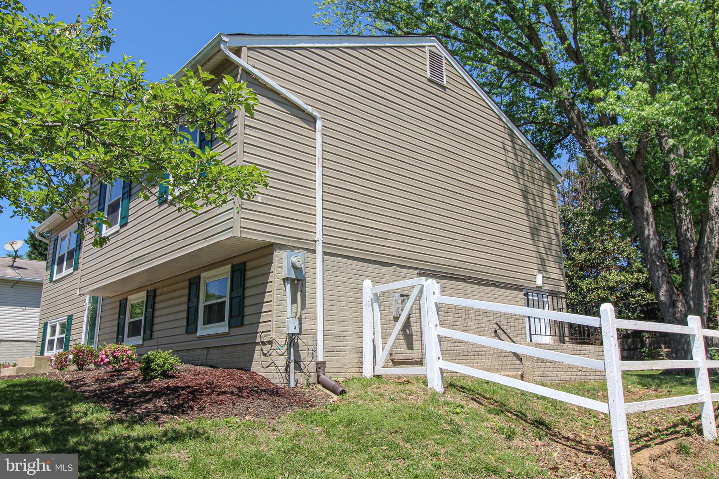 24201 Bush Hill Rd Property Photo 4