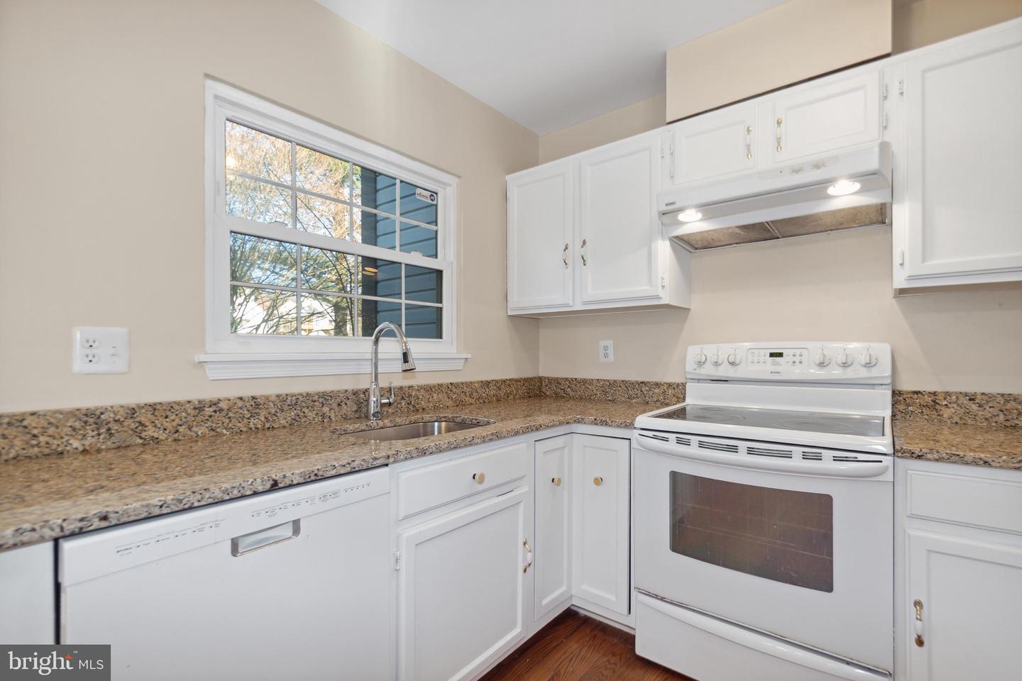 2 Hugo Ct Property Photo 9
