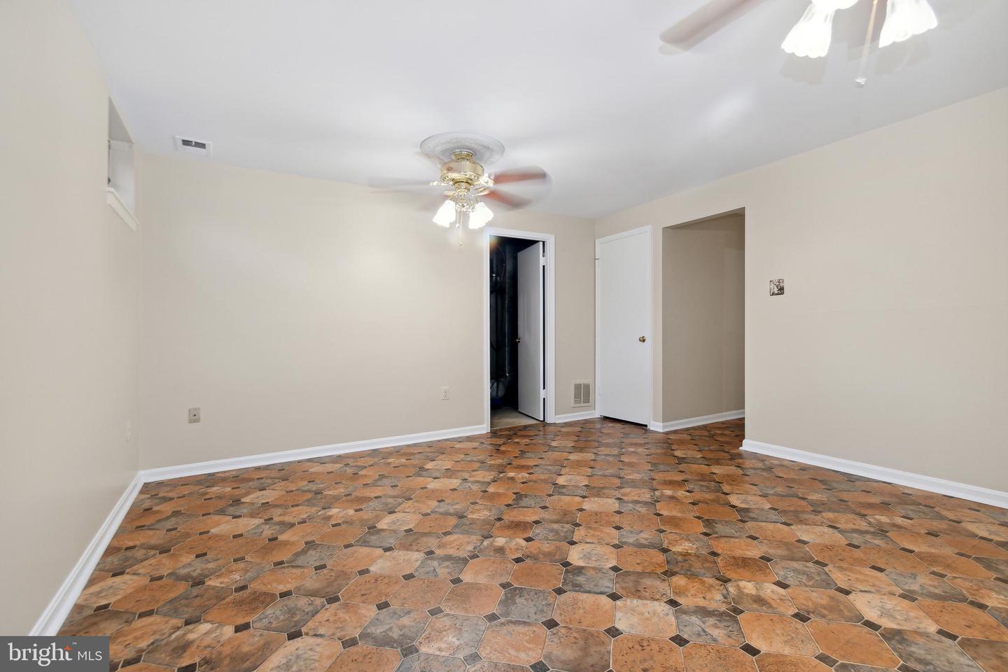 2 Hugo Ct Property Photo 22