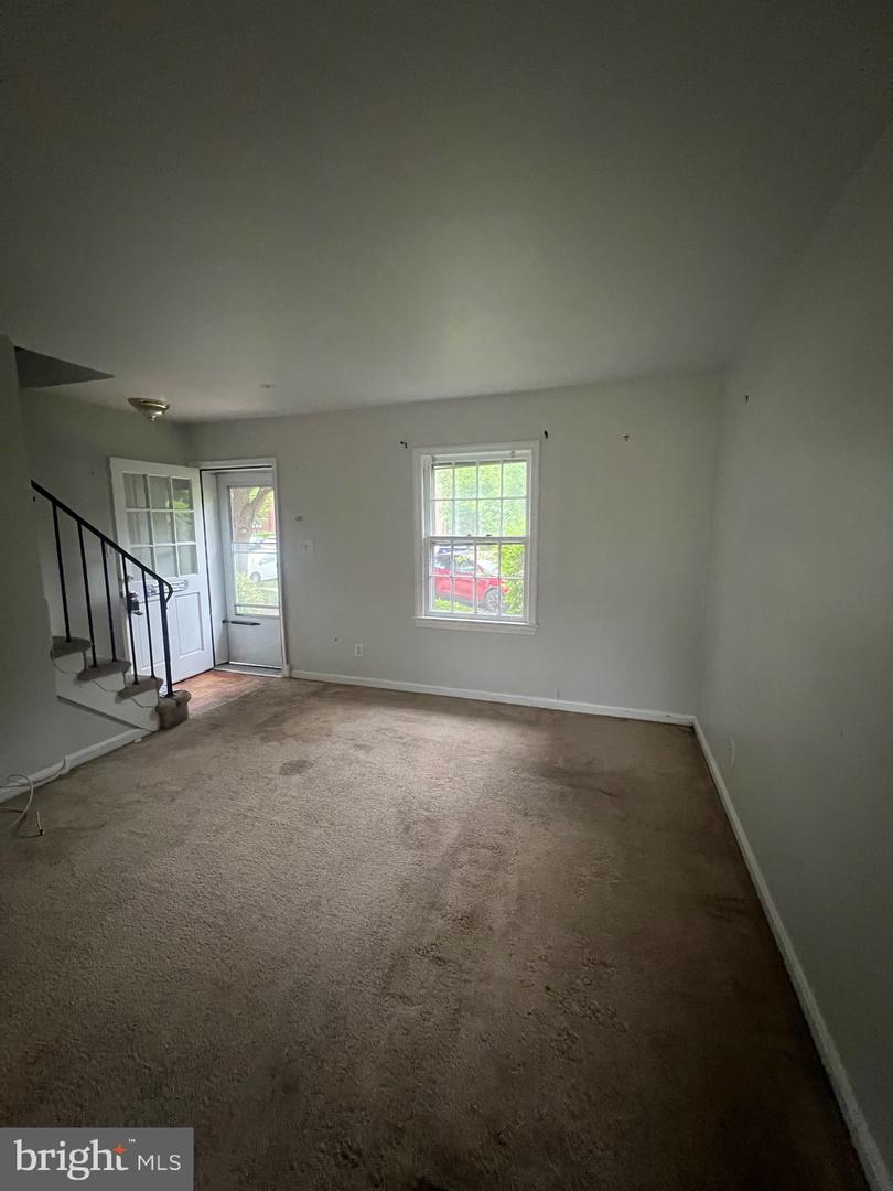 1760 E West Hwy #1760 Property Photo 4