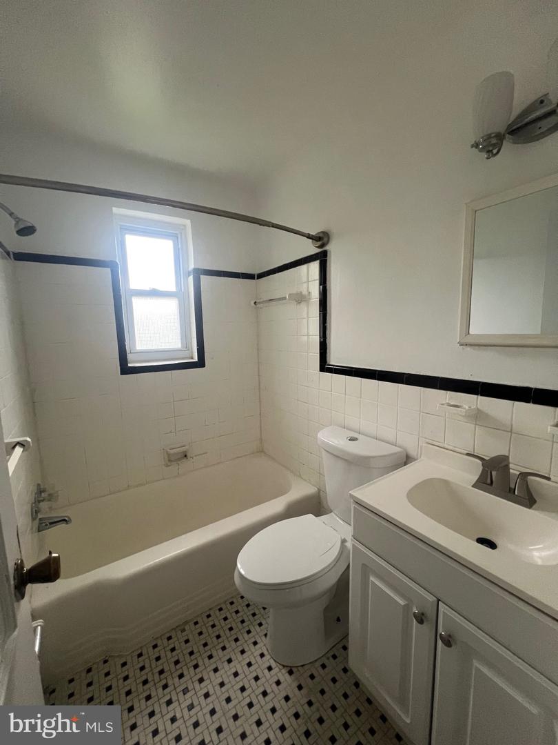 1760 E West Hwy #1760 Property Photo 10