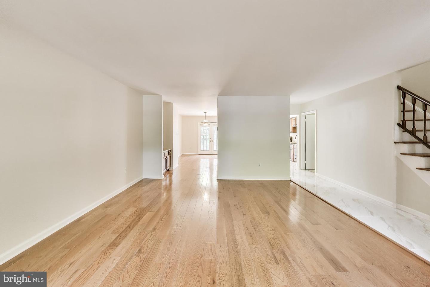 7709 Heatherton Ln Property Photo 8