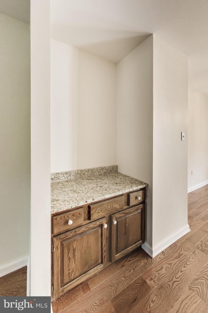 7709 Heatherton Ln Property Photo 11