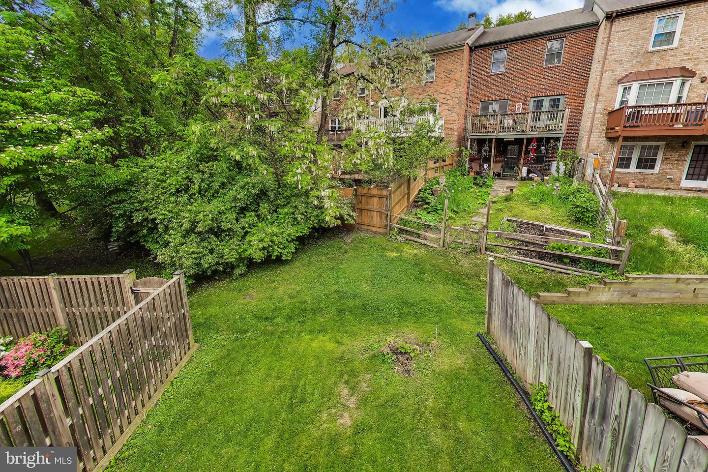 7709 Heatherton Ln Property Photo 18