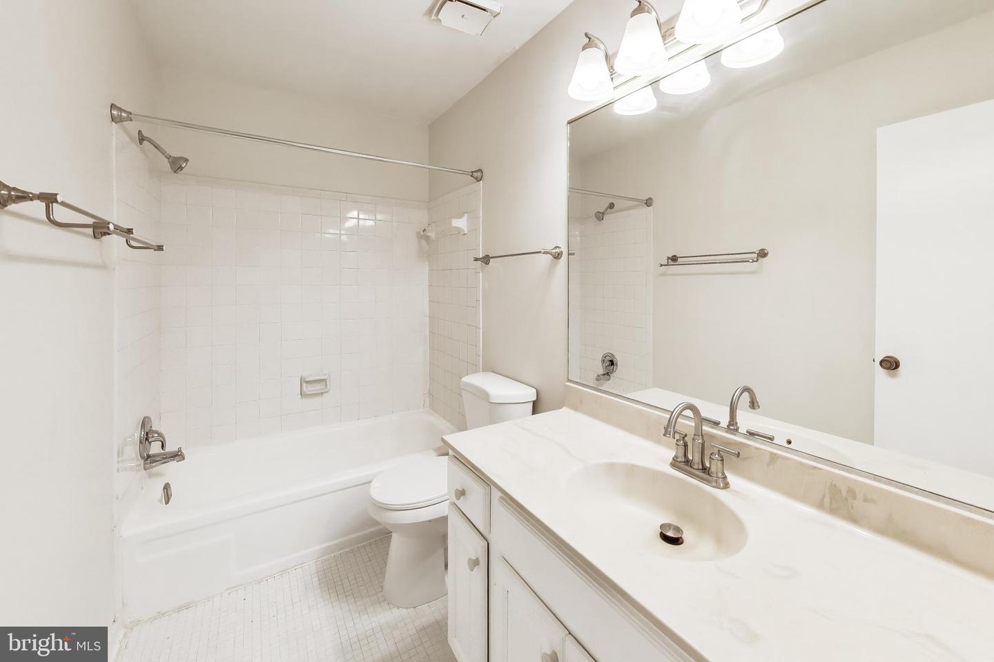 7709 Heatherton Ln Property Photo 22