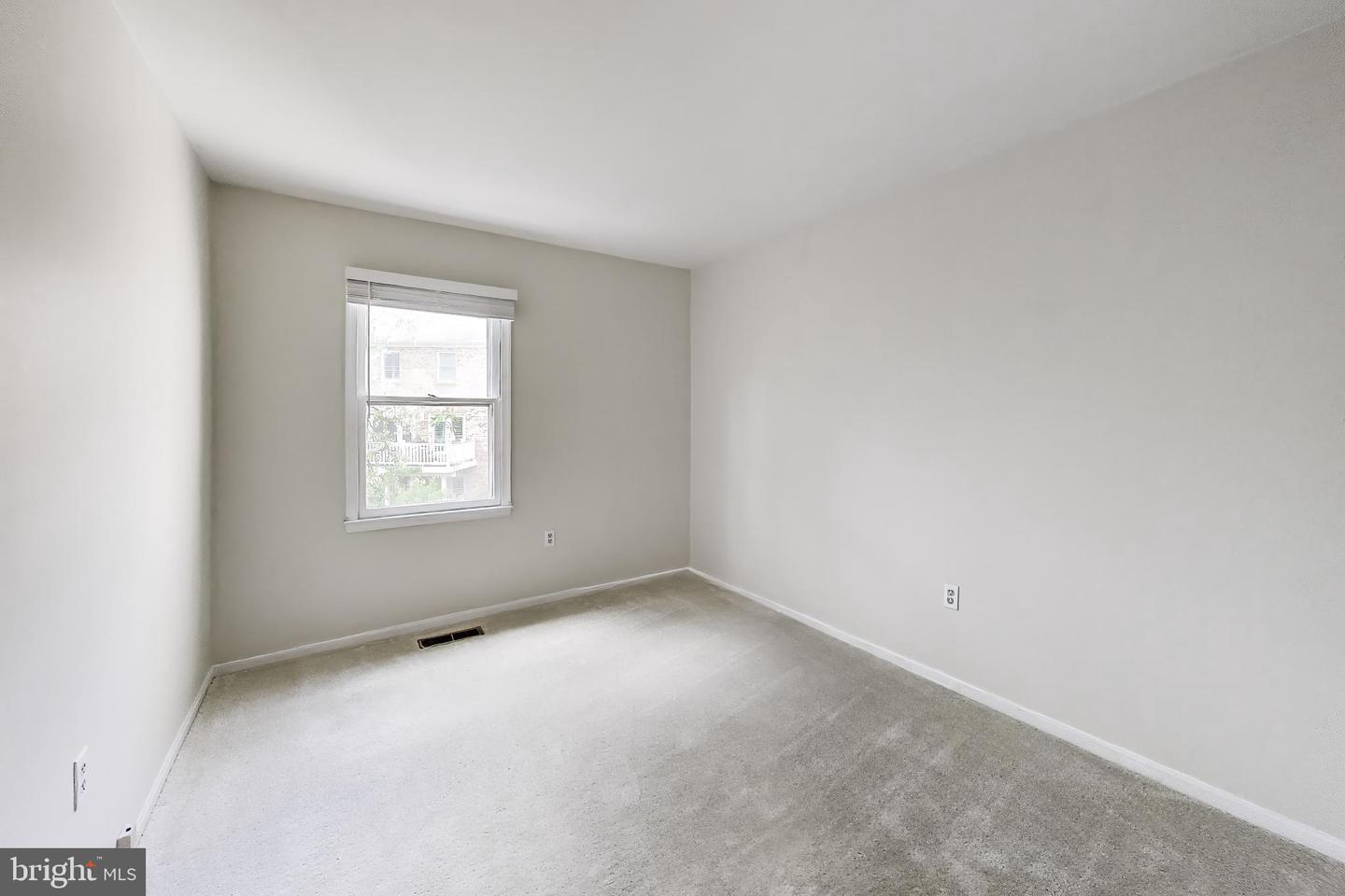 7709 Heatherton Ln Property Photo 23