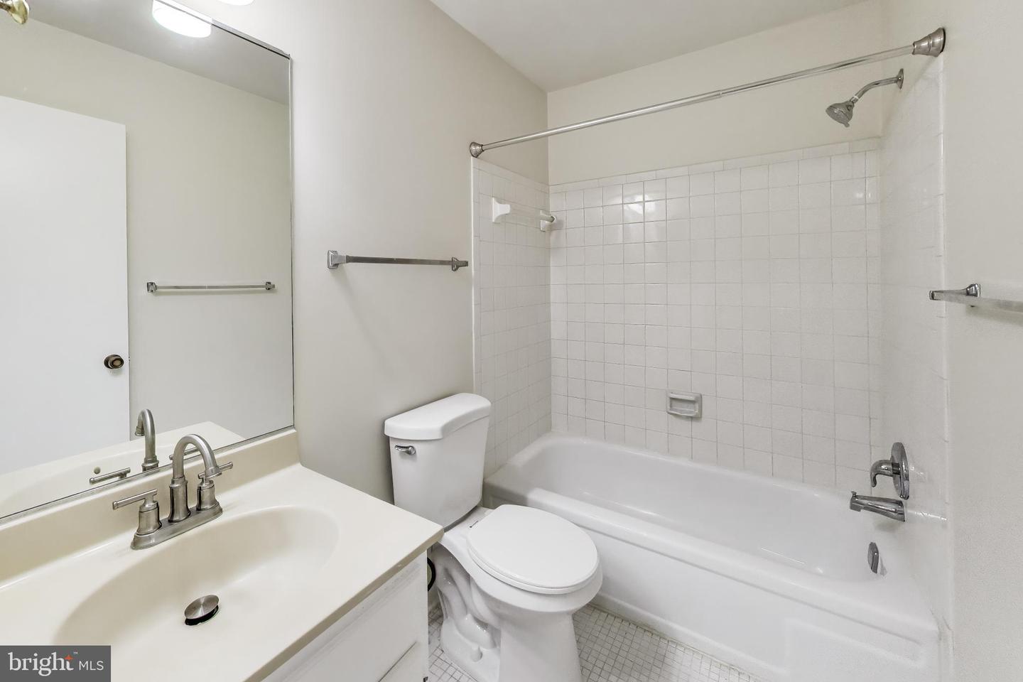 7709 Heatherton Ln Property Photo 27