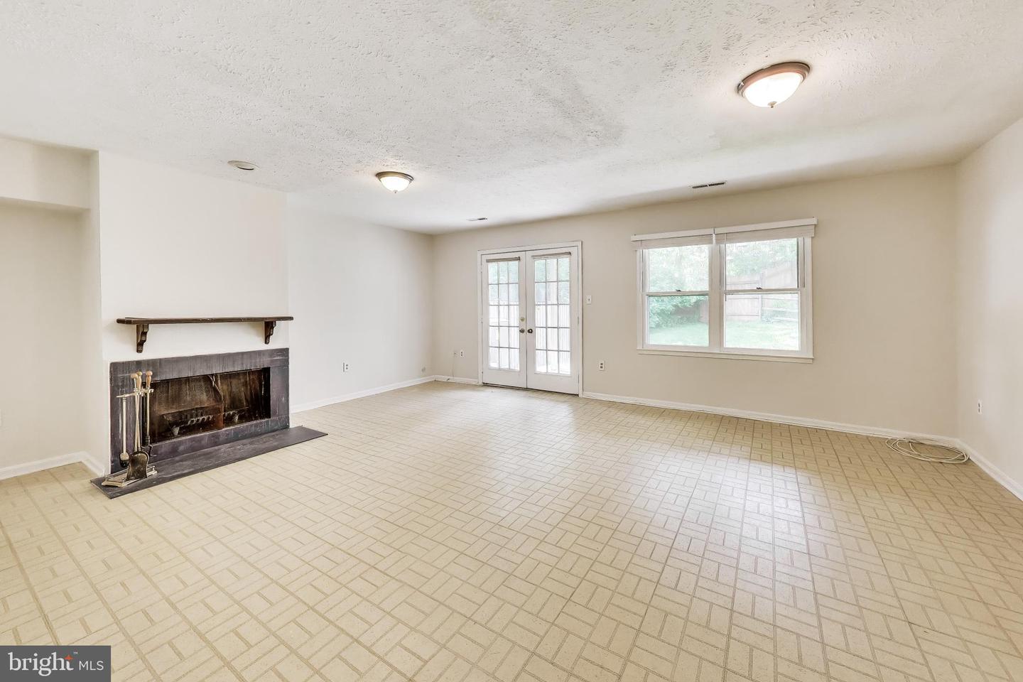 7709 Heatherton Ln Property Photo 28