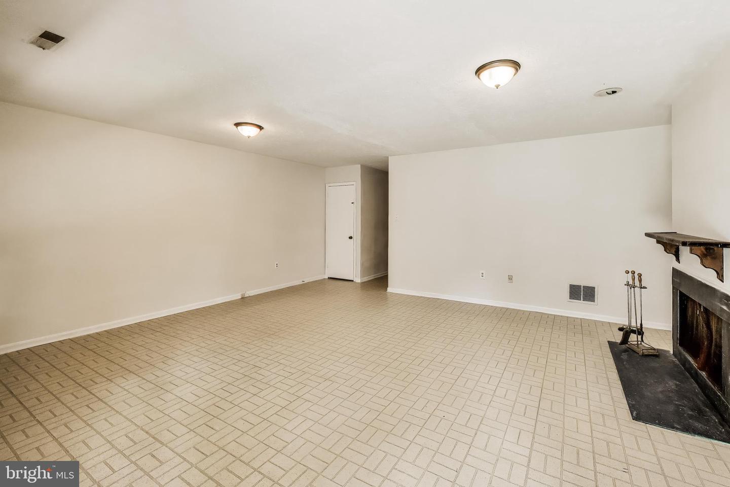 7709 Heatherton Ln Property Photo 30