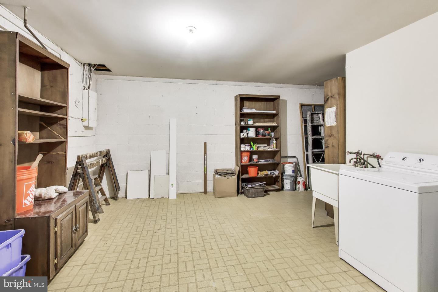 7709 Heatherton Ln Property Photo 32