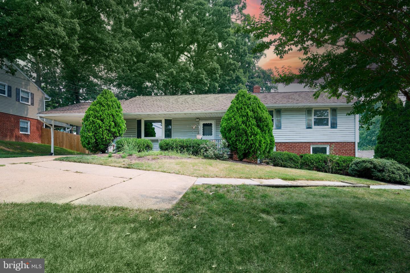 2924 Gracefield Rd Property Photo 2