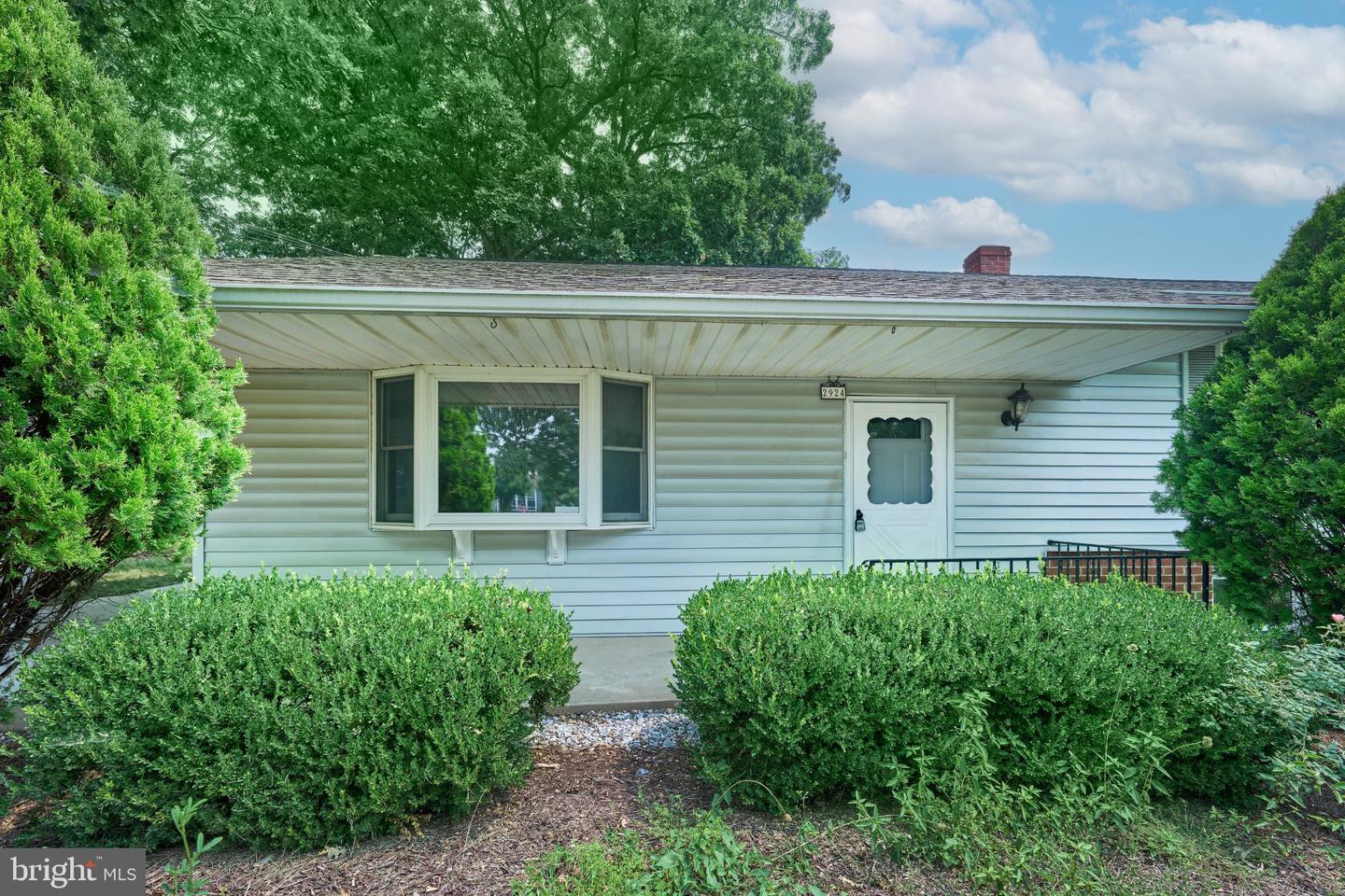 2924 Gracefield Rd Property Photo 3