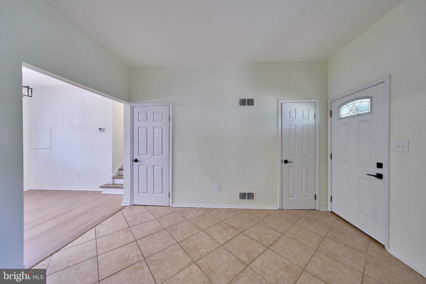 2924 Gracefield Rd Property Photo 4