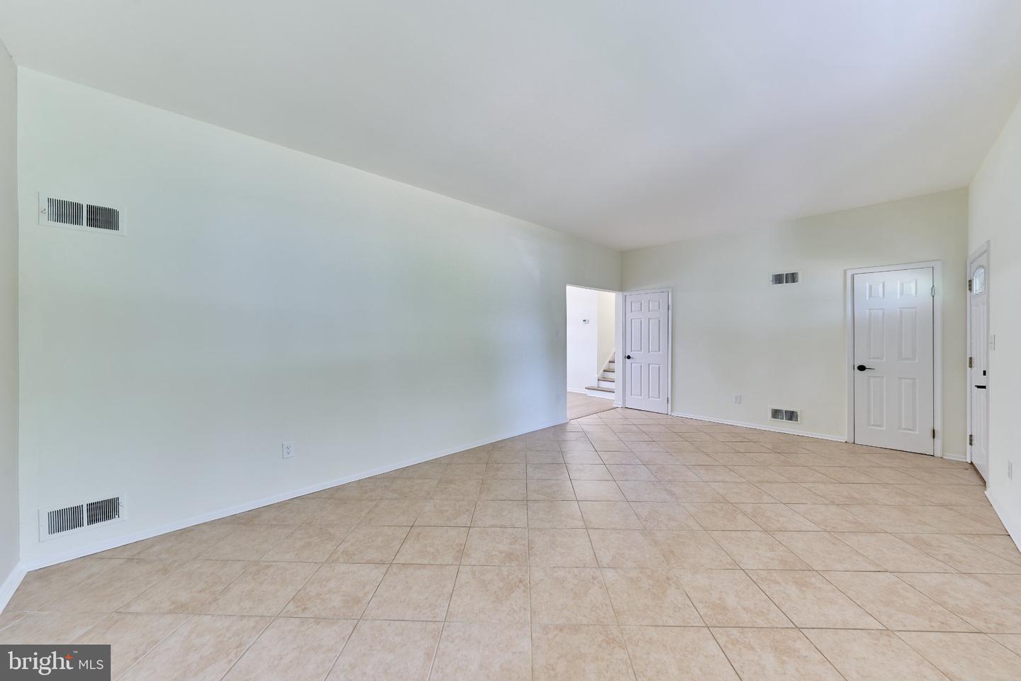 2924 Gracefield Rd Property Photo 6