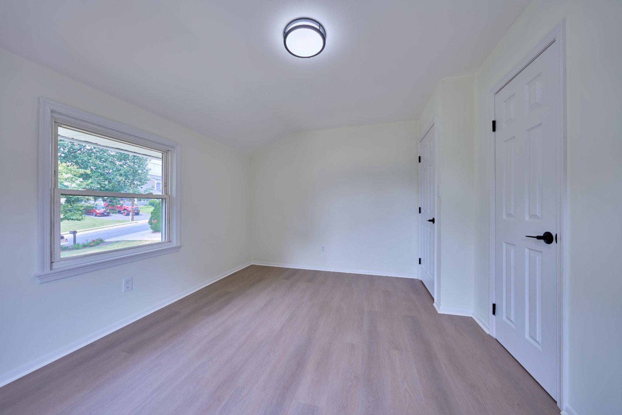 2924 Gracefield Rd Property Photo 15
