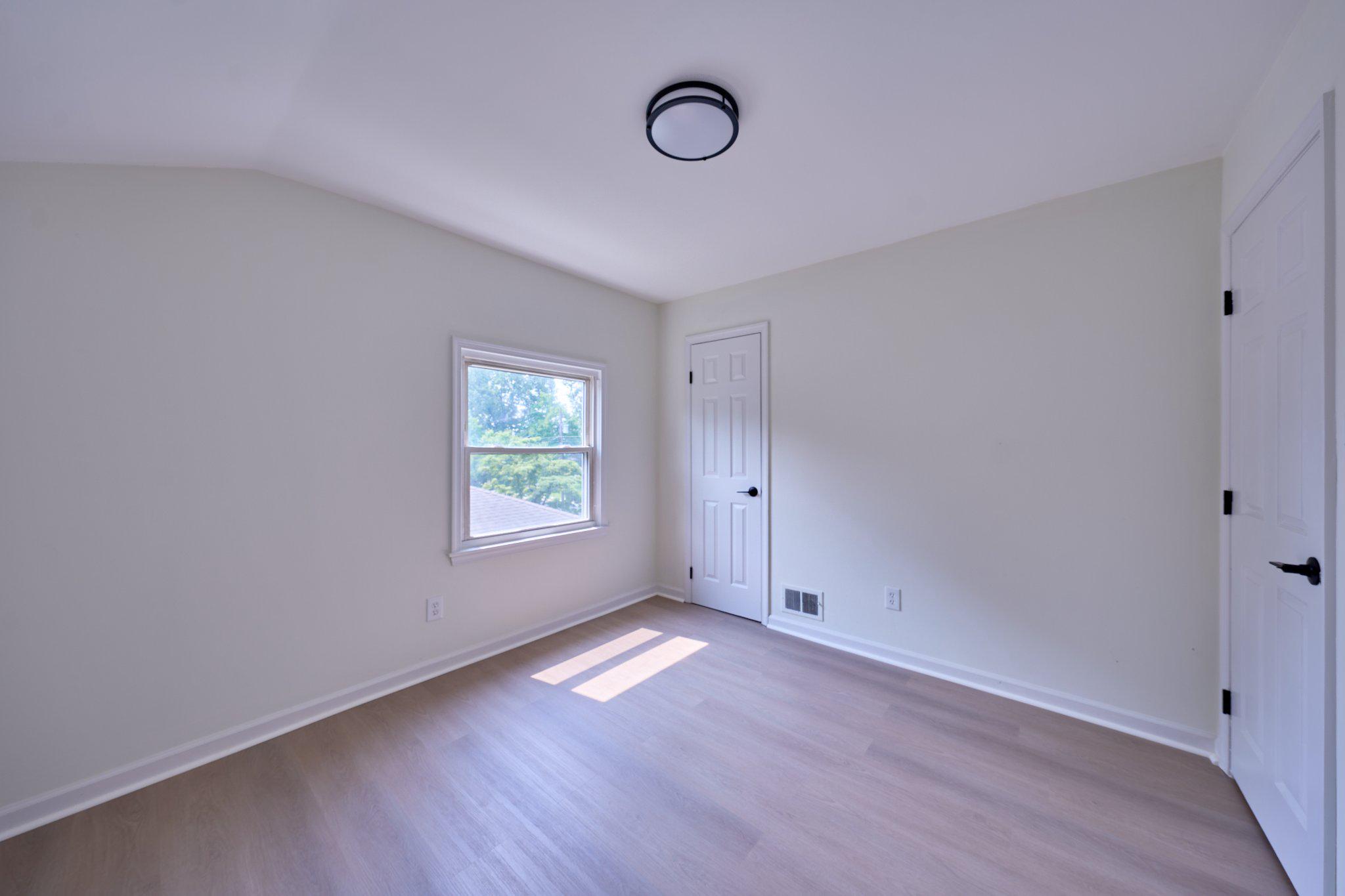 2924 Gracefield Rd Property Photo 18