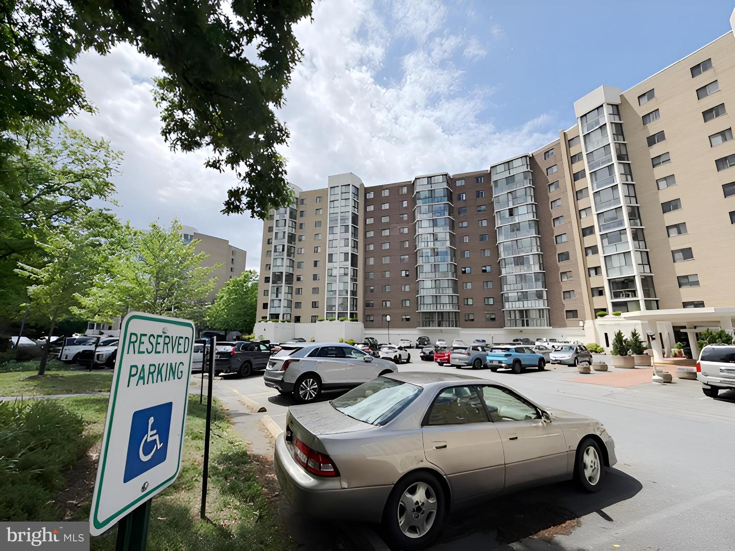 15115 Interlachen Dr #3-902 Property Photo 3