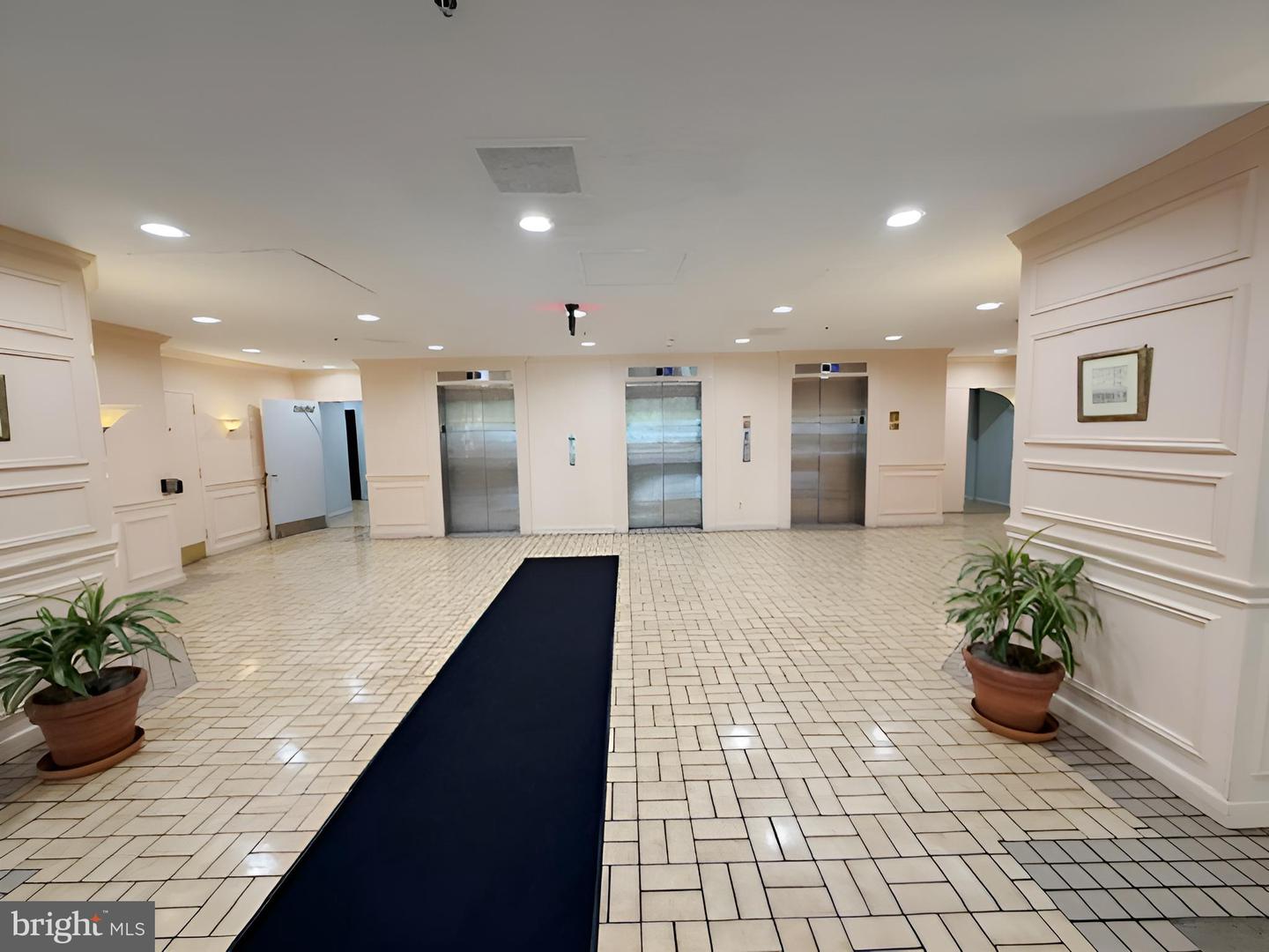 15115 Interlachen Dr #3-902 Property Photo 6