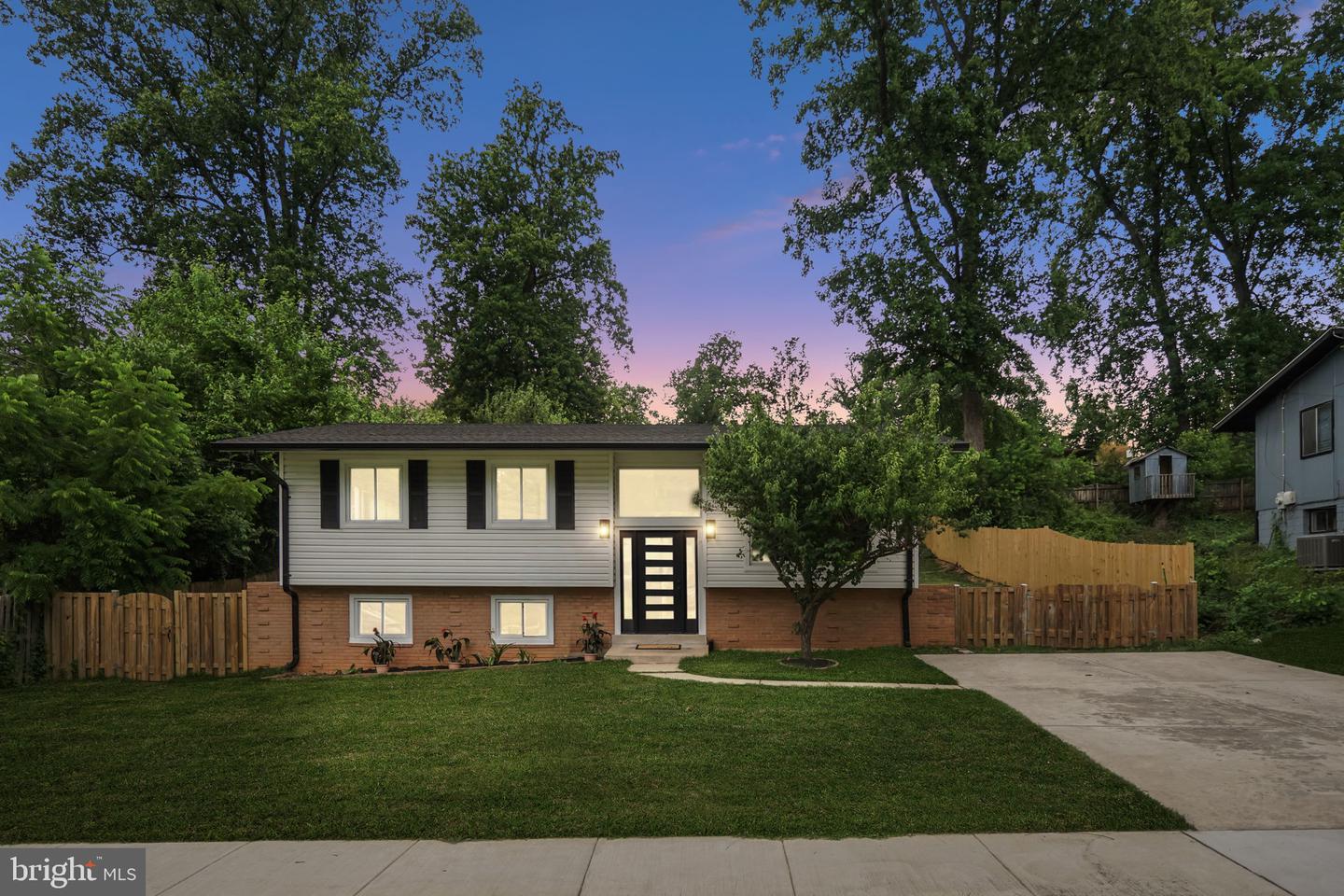 13710 Arctic Ave Property Photo 2