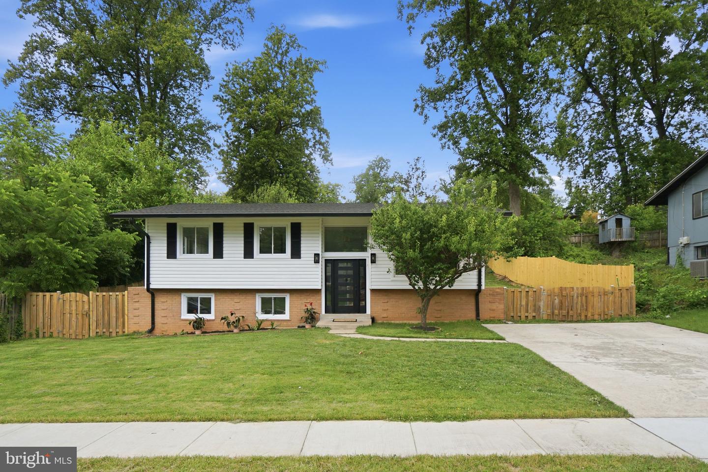13710 Arctic Ave Property Photo 5