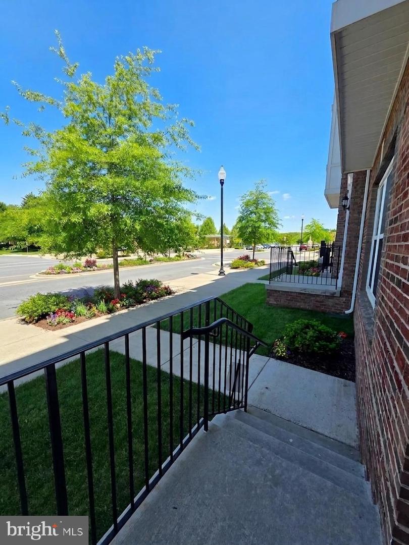 12854 Cloverleaf Center Dr #165 E Property Photo 3