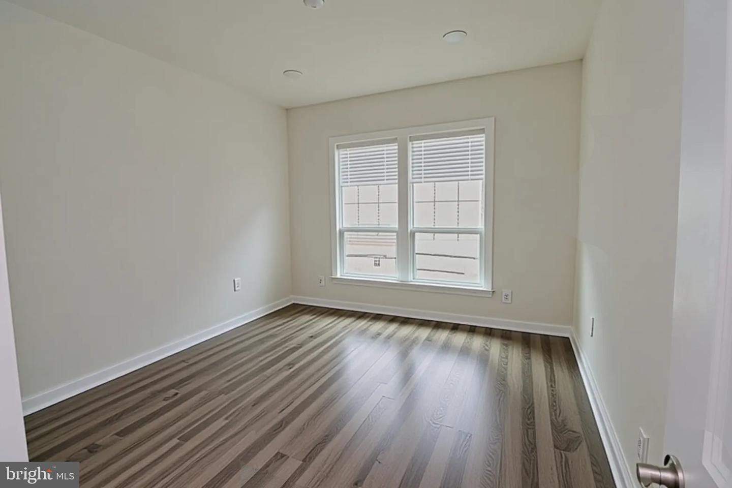 12854 Cloverleaf Center Dr #165 E Property Photo 23